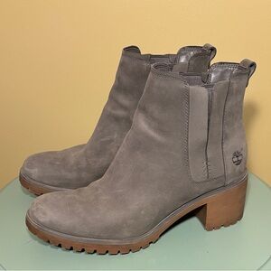 Timberland Women's Gray Suede Chelsea Ankle Boots with Lug Sole